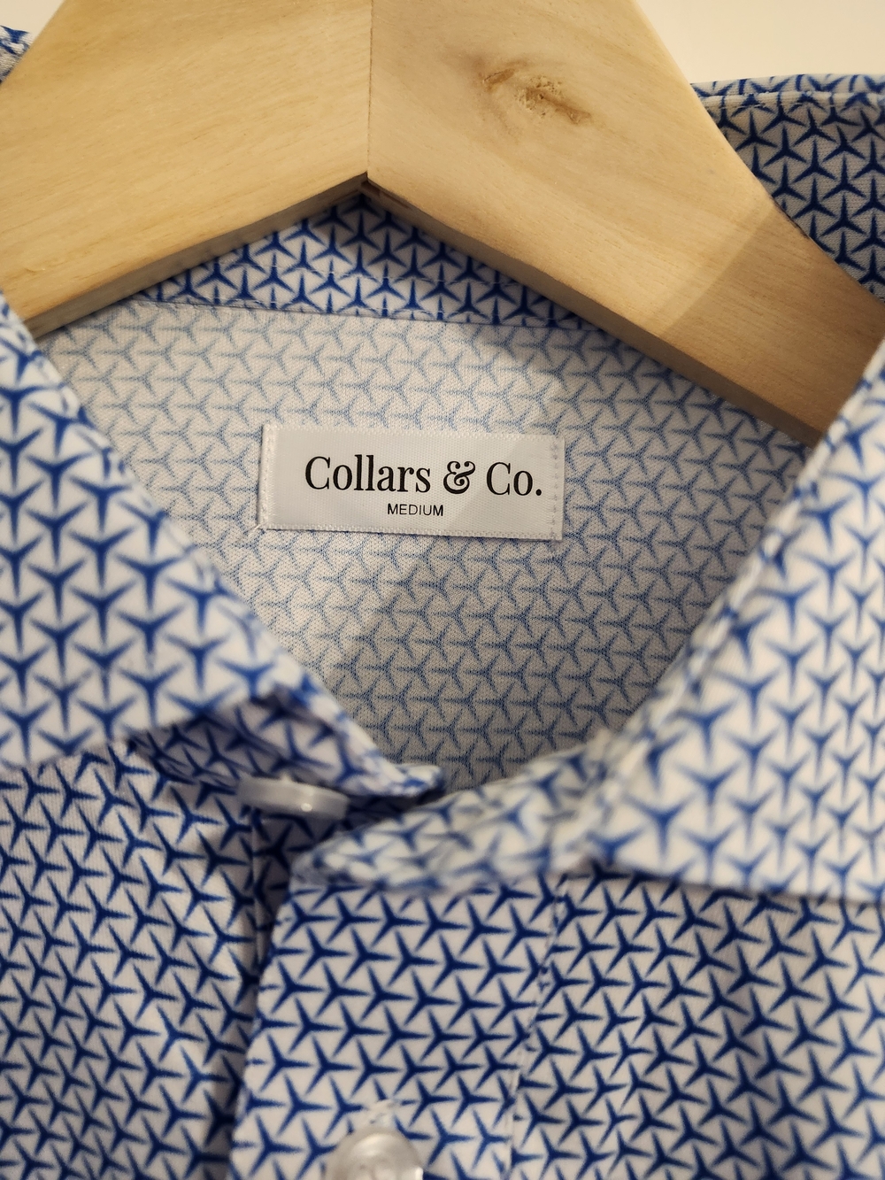 Collars & Co Turbo GT White Blue Performance Dress Collar Polo Shirt Medium NWOT - Picture 6 of 7